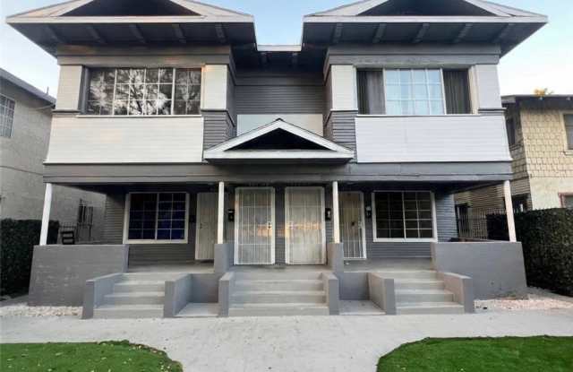 827 W 40th Place photos photos