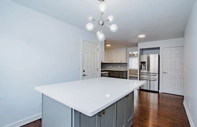 8454 W Windsor Avenue Gallery 4