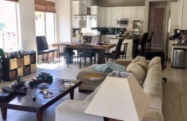 3612 E ROBIN Lane Gallery 2
