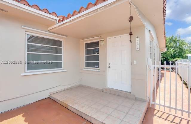 2476 SW 17 St photos photos