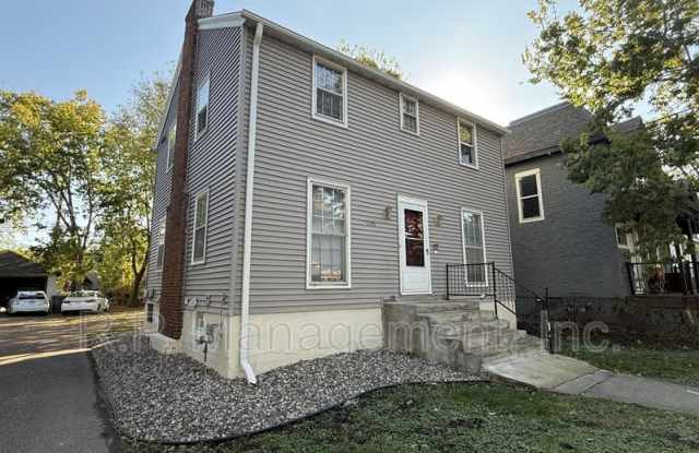 1090 16th Ave SE photos photos