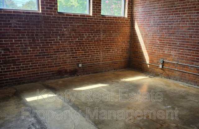 136 E Cypress St Gallery 3