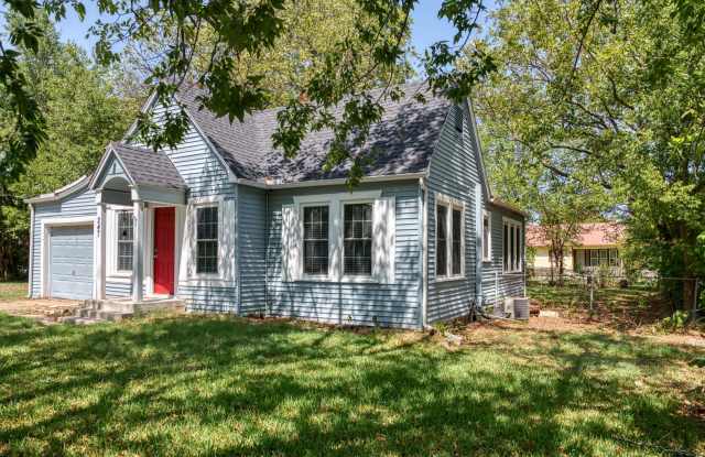 Comfortable 2-Bedroom Home in a Wills Point Community Gallery 4