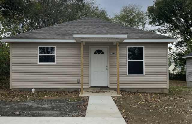 1340 Cumberland Street - 1340 Cumberland Street, Dyersburg, TN 38024