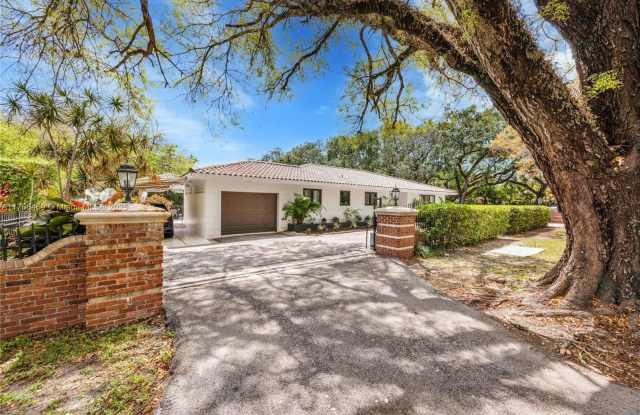 2325 Alhambra Cir photos photos