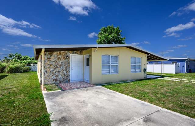 CENTRAL LOCATION IN PORT CHARLOTTE photos photos