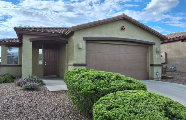 Discover exceptional living at The Preserve at Dove Mountain- 2Bdrm+ DEN, 2 Bath Gallery 1