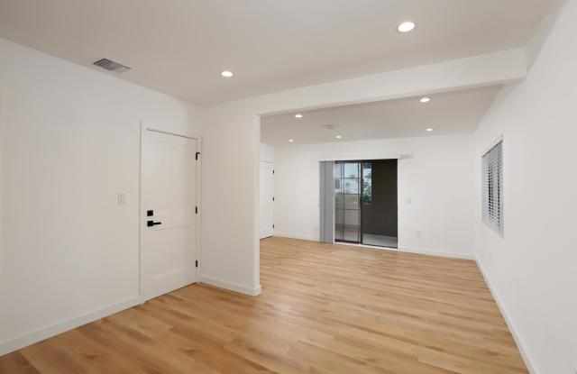 2236 Glendale Boulevard - 1/2 Gallery 3