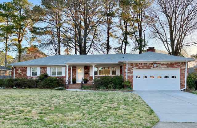 3BD/ 2BA Brick Ranch in Lakeview Smith Terrace! Gorgeous Private Back Yard! Available NOW! photos photos