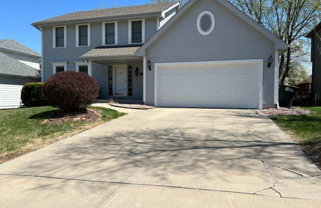 Well-Located 4 Bedroom with Versatile Living Space!! photos photos