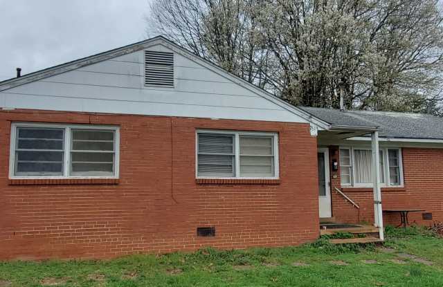 2 Bedroom Duplex - 2513 Campbell Street, Greensboro, NC 27405 2 Bedroom Duplex - 2513 Campbell Street, Greensboro, NC 27405