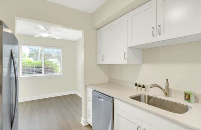 Twin Lakes Apartments Gallery 2
