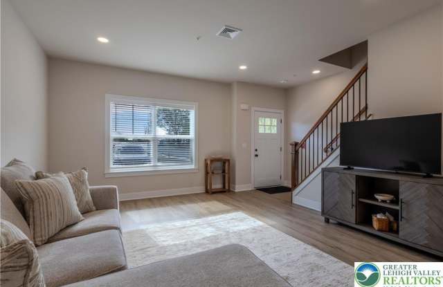 1411 Greenview Drive Gallery 4
