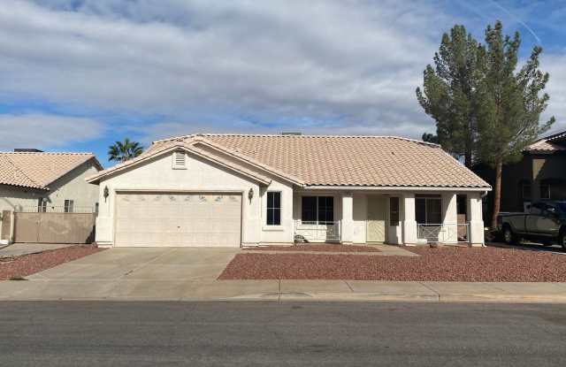 Wonderful 3 bed/2 bath home with a den located in Henderson. photos photos