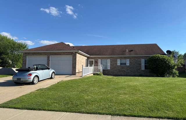 Beautiful 6 BR/4BA home with fenced in yard off Toronto Road! photos photos