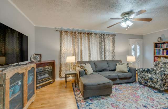 207 S Hummingbird Ln Gallery 4