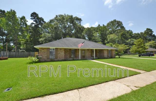 2530 Chantulane Ave - 2530 Chantulane Avenue, Denham Springs, LA 70726