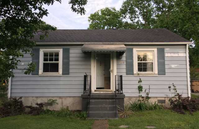 Cute Cottage in Convenient Location off Thompson Lane, 2 Bedroom/ 1 Bath, Fenced Yard, Pet Friendly photos photos