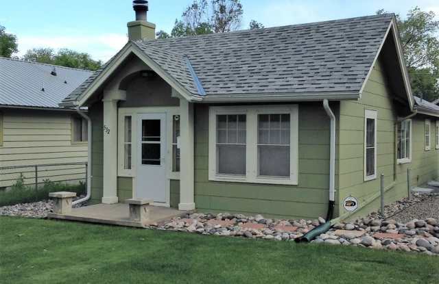 Charming 2 Bedroom Home Near Pioneer Park, Hospitals  Schools! photos photos