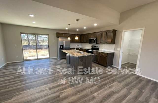653 Southgate Gallery 4