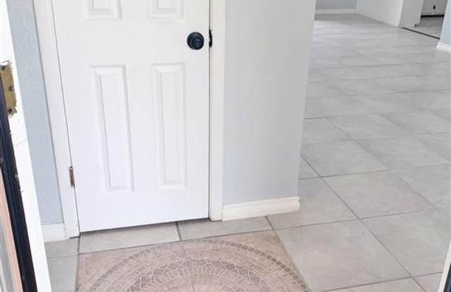 4207 SE Camden Way - AVAILABLE NOW! Gallery 4