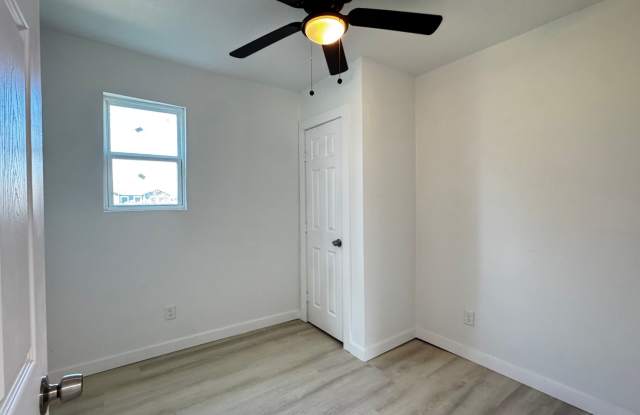 2BD APARTMENT WITH WATER PAID!! Gallery 4