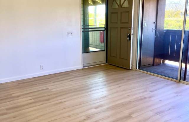 Palm Villas - 1 Bedroom w/ Parking, New Vinyl Plank Flooring and Washer/Dryer in Unit! - 91-1050 Puamaeole Street, Ewa Gentry, HI 96706