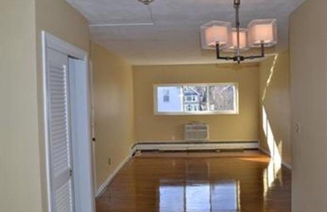 Close to everything West Roxbury offers! Bright 2-bedroom condo for rent! photos photos