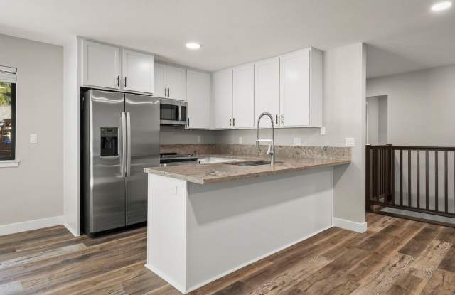 Incline Village: Condo - 2 Bedrooms, 2 Bathrooms, 1 Car Garage, Dog Friendly Gallery 3