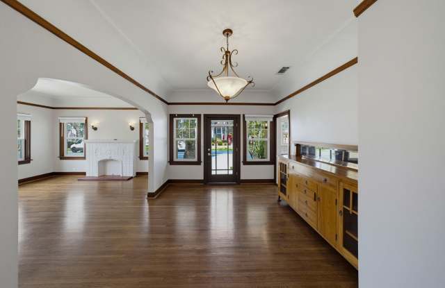 828 11th Street Gallery 4