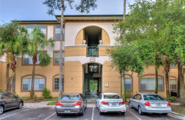 17102 CARRINGTON PARK Drive Gallery 1