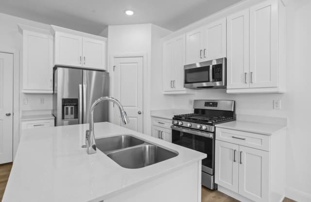 Beautiful 3 Bedroom Townhome in Desert Color. Internet Included! photos photos