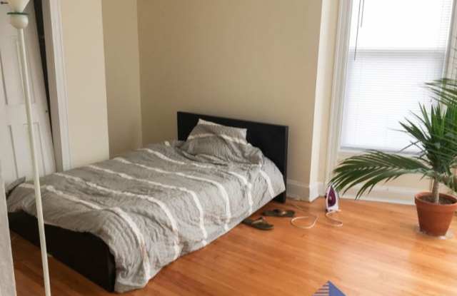 2635 N Clark St 2N - 2635 North Clark Street, Chicago, IL 60614