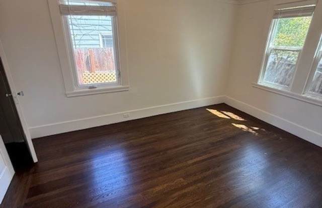 Burlingame Charming One-Bedroom Home  Open Saturday 3:30pm Gallery 4
