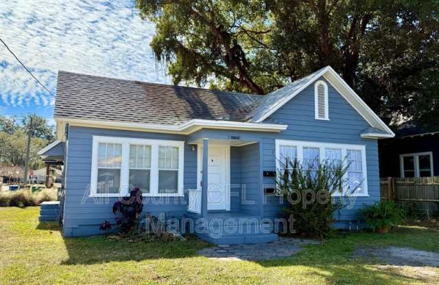 1300 Indiana Avenue photos photos