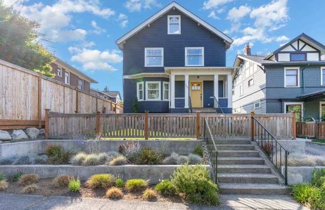 5Bd/3.5Ba Seattle House - 1607 6th Avenue West, Seattle, WA 98119