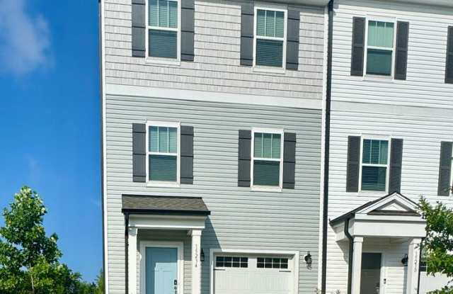 3BR/2BA Townhouse in Mallard Creek photos photos