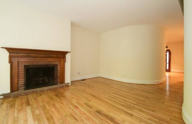 919 SPRUCE STREET Gallery 2