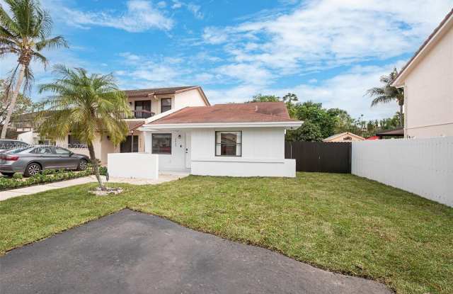6427 SW 135th Ave - 6427 Southwest 135th Avenue, Kendale Lakes, FL 33183