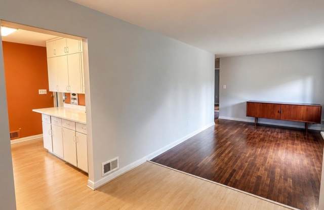 5024 RIVER Road Gallery 1