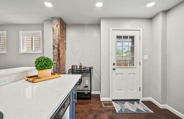 NEWLY RENOVATED 2 Bed/1 Bath Home in Sharpsburg Gallery 4