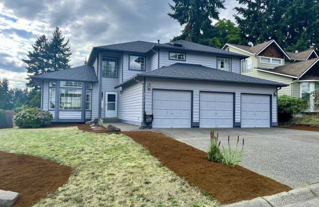 9012 Ne 136th St - 9012 Northeast 136th Street, Kirkland, WA 98034