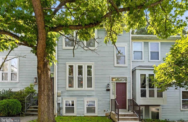 8112 WOODED GLEN Court Gallery 1