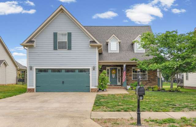 3 Bedroom House in the Beautiful Hickory Wild! With Bonus Room AND Fenced Backyard! Gallery 3