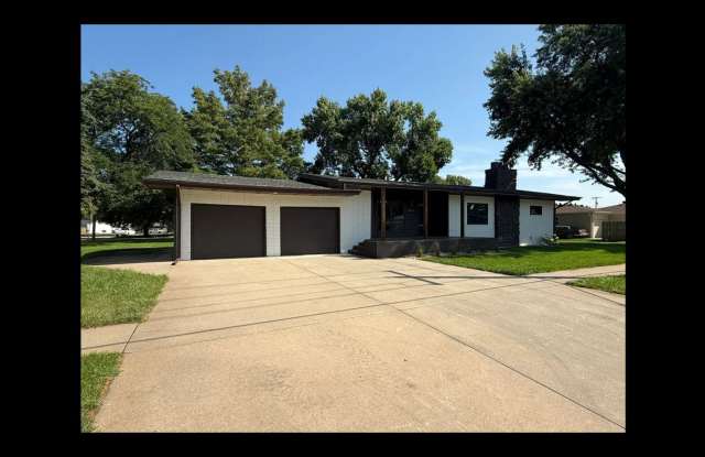 2416 W 9th St - 2416 West 9th Street, Hastings, NE 68901 2416 W 9th St - 2416 West 9th Street, Hastings, NE 68901