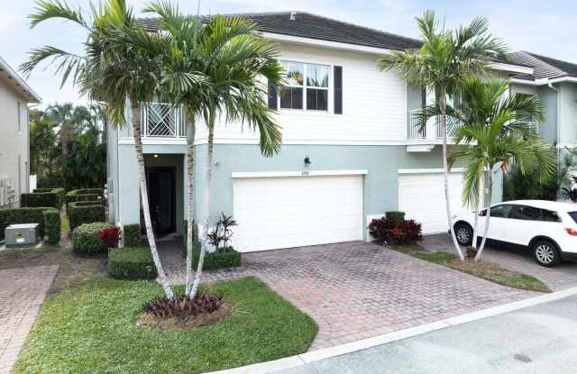 1932 Juno Landing Lane photos photos