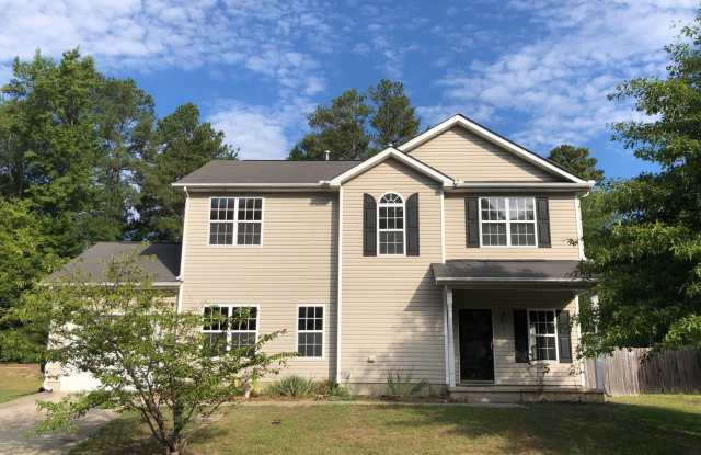 Spacious 3 bedroom home with huge fenced in yard! photos photos