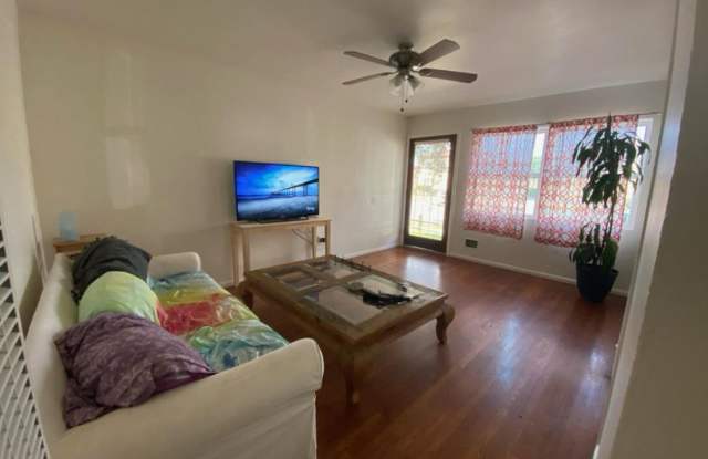 4517 Illinois St - 1 photos photos