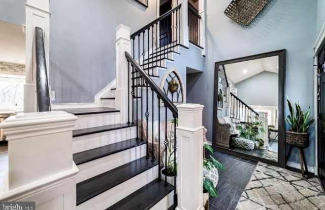 7679 GREEN GARLAND Drive Gallery 3