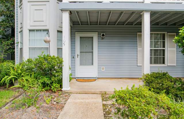 Lovely Ground-Floor Condo with Patio Near Airport photos photos